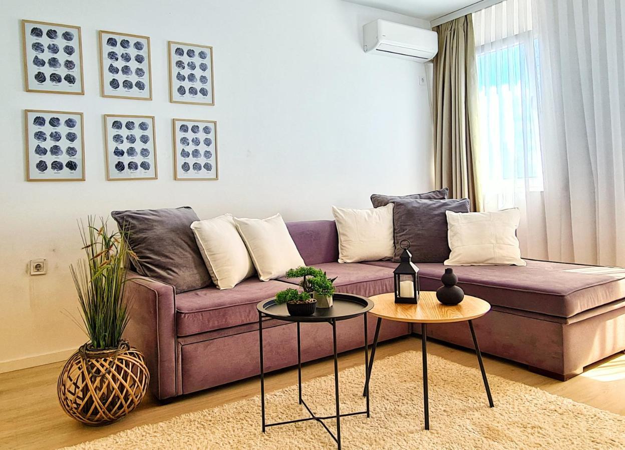 Aka 1 - Big Central Apartment Prishtinë Ngoại thất bức ảnh