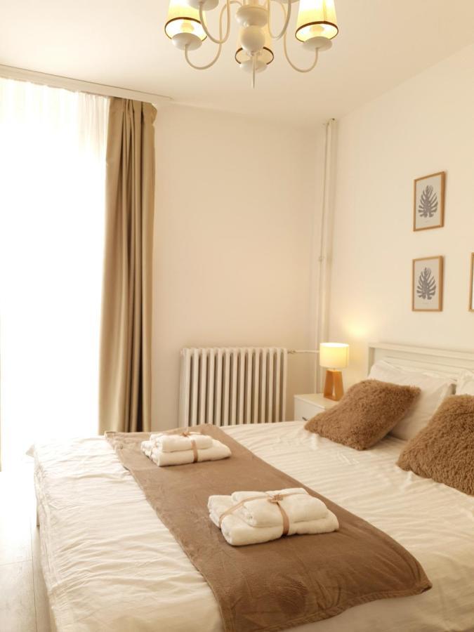 Aka 1 - Big Central Apartment Prishtinë Ngoại thất bức ảnh